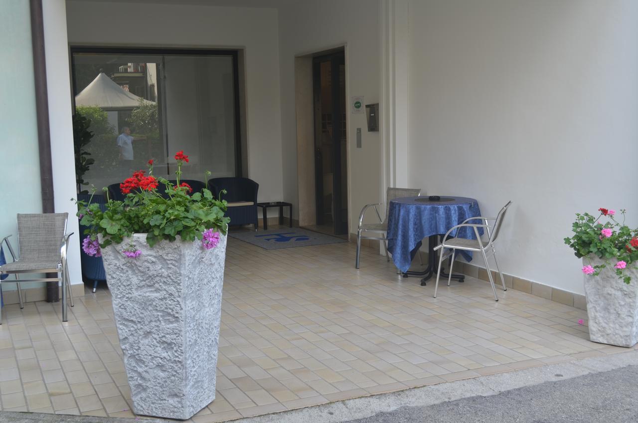 Hotel Serenella Lido di Jesolo Exteriör bild