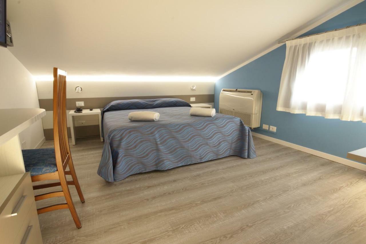 Hotel Serenella Lido di Jesolo Exteriör bild