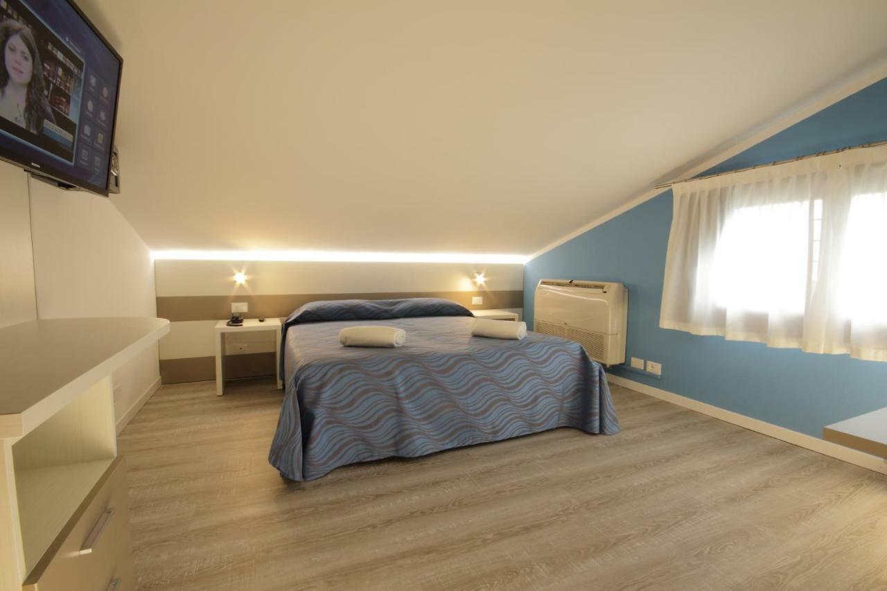 Hotel Serenella Lido di Jesolo Exteriör bild