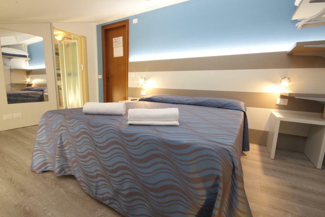 Hotel Serenella Lido di Jesolo Exteriör bild