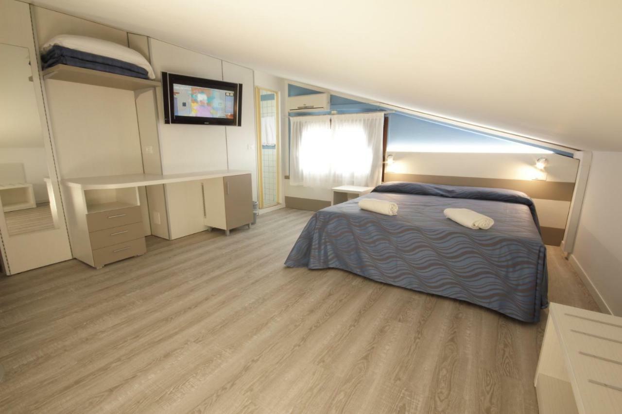 Hotel Serenella Lido di Jesolo Exteriör bild