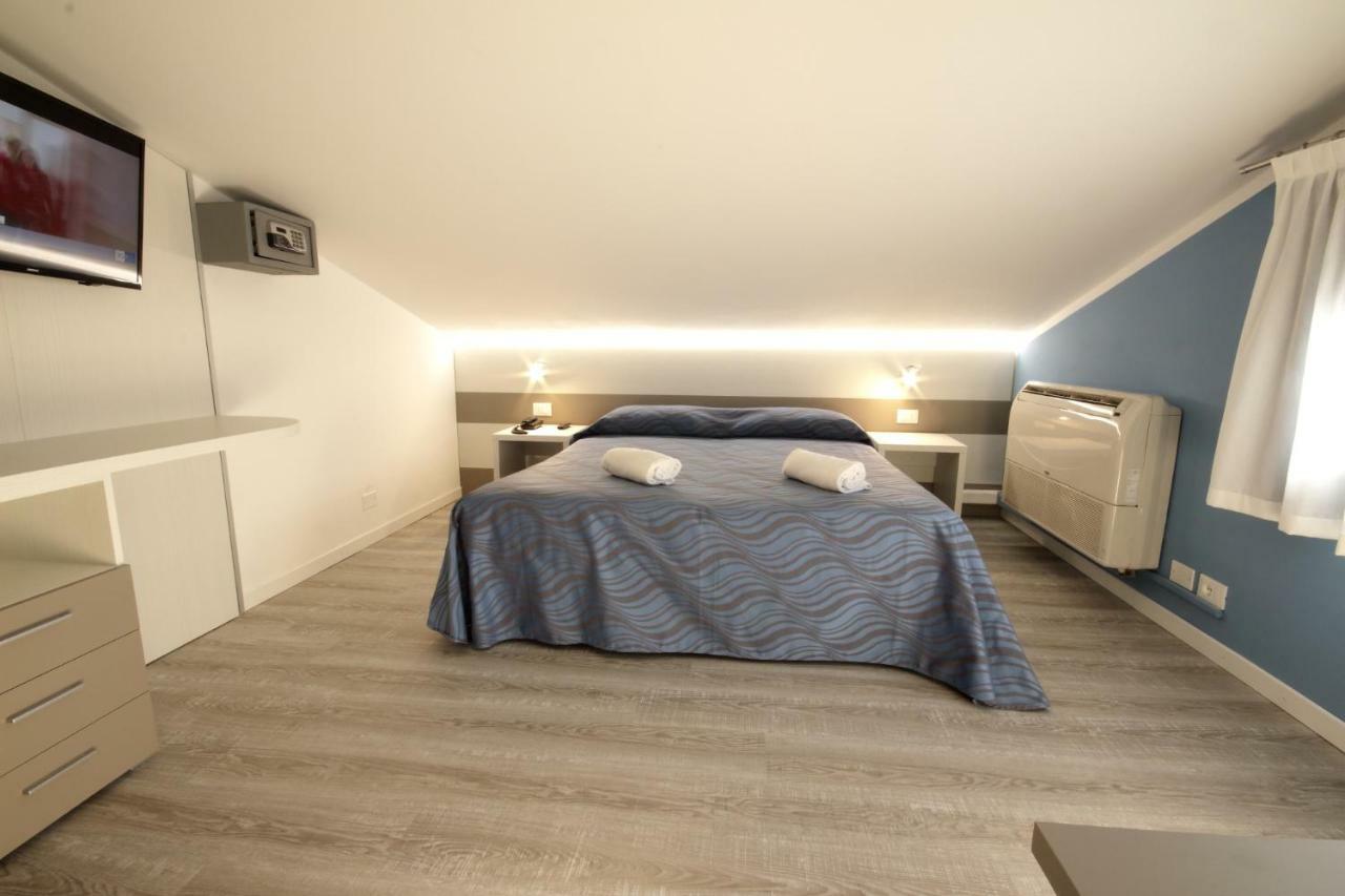 Hotel Serenella Lido di Jesolo Exteriör bild
